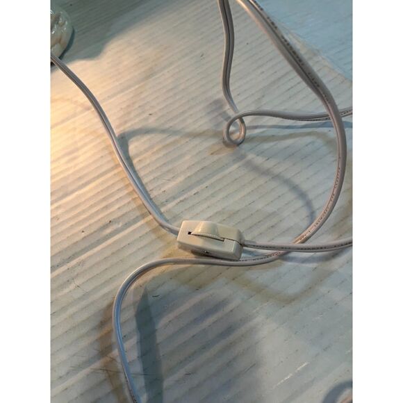 Lenox? Ceramic Cream & Gold Backlit Joseph, Mary & Baby Jesus Nativity Scene - Picture 3 of 7